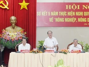 越南国会主席阮生雄与安江省领导举行会晤
